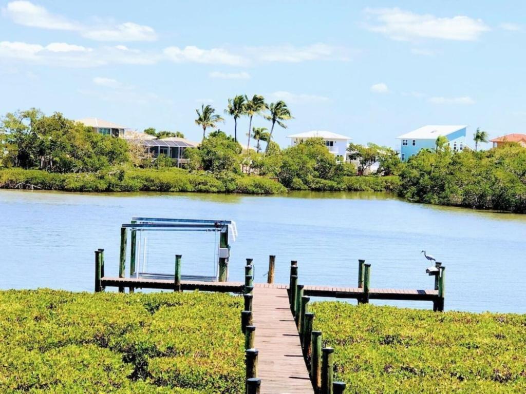 Blue Lagoon Estate Fort Myers Beach Exterior photo