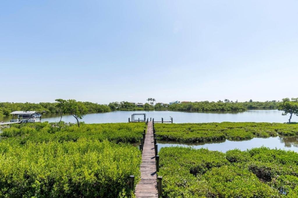 Blue Lagoon Estate Fort Myers Beach Exterior photo