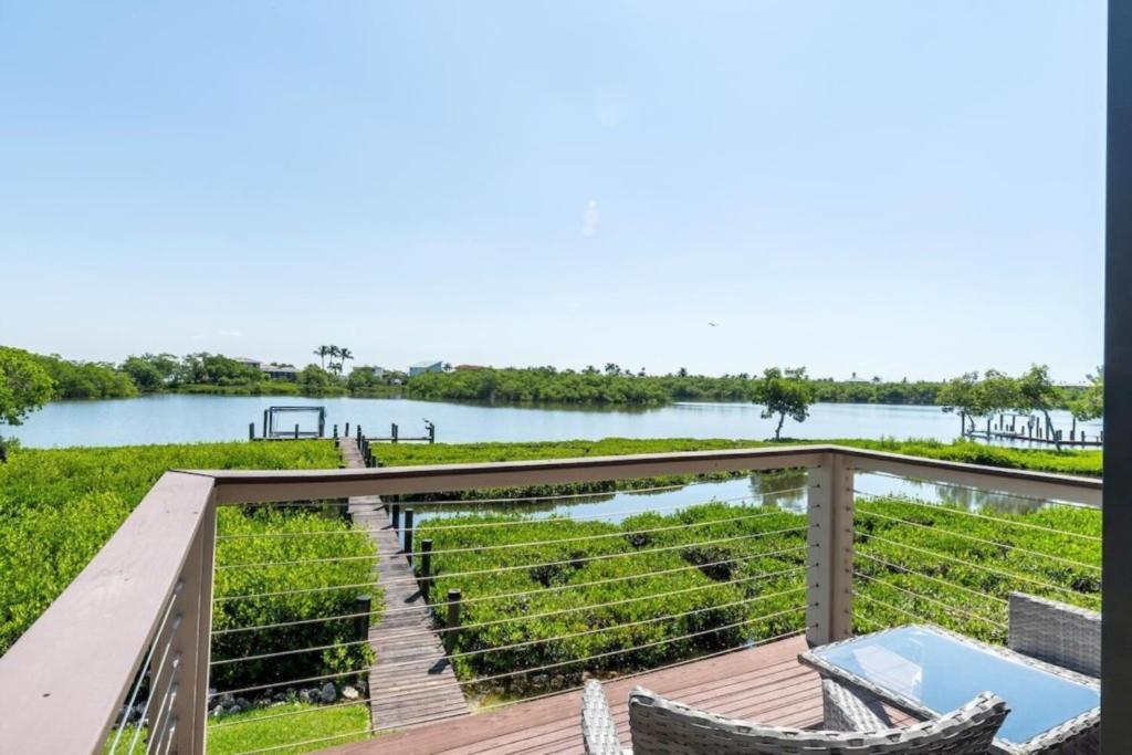 Blue Lagoon Estate Fort Myers Beach Exterior photo