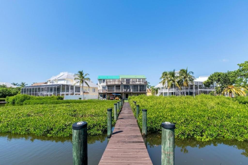 Blue Lagoon Estate Fort Myers Beach Exterior photo